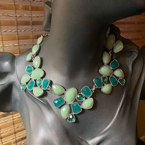 Never worn! Gorgeous WHBM green stones in silver statement necklace